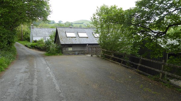 Tan yr Allt-Parking for Y Granar - The Granary 